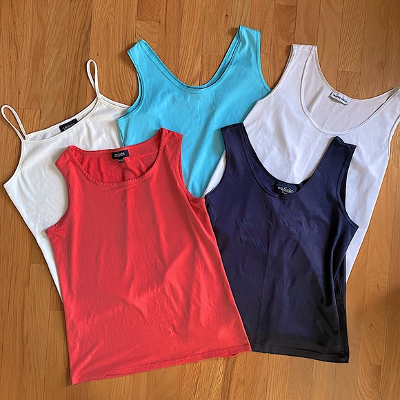 Bundle of tank tops - Picture 1 of 3